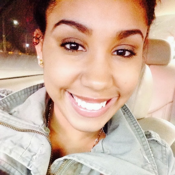 Meet your Posher, Alexis - Picture 1 of 1